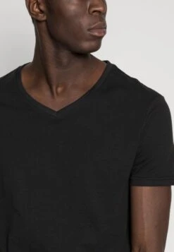 Pier One 5 PACK - T-Shirt Basic - White/blue/black -Modekleidung 04339dc8a41b4f87892bcf5988fa14bc