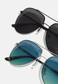 Pier One 2 PACK - Sonnenbrille - Black/blue 10 Pier One 2 PACK - Sonnenbrille - Black/blue -Modekleidung 0536698a6dde466ab05cd7db74609b09