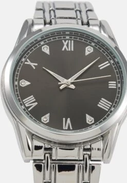 Pier One Uhr - Silver-coloured 11 Pier One Uhr - Silver-coloured -Modekleidung 1a135a3d600e4818a948a57621d2eb8b
