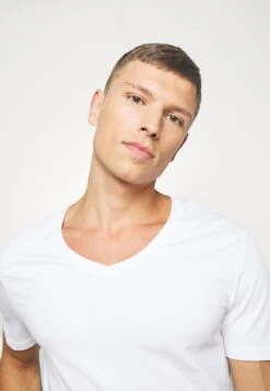 Pier One 2 PACK - T-Shirt Basic - White -Modekleidung 2464778c5d314b51b098f8e722d959b0