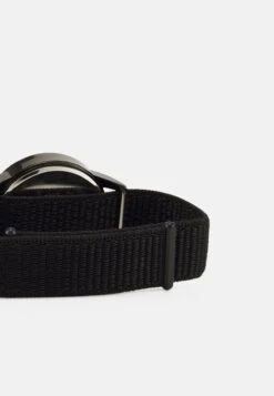 Pier One Digitaluhr - Black 10 Pier One Digitaluhr - Black -Modekleidung 24dea72bb95a4cfc95daabd334d11f5a