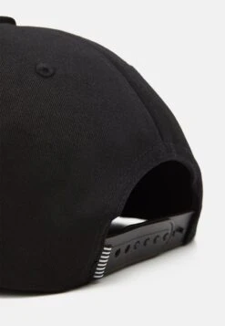 Pier One UNISEX - Cap - Black 11 Pier One UNISEX - Cap - Black -Modekleidung 455d5d07f8b1415e9e4343f949489ce1