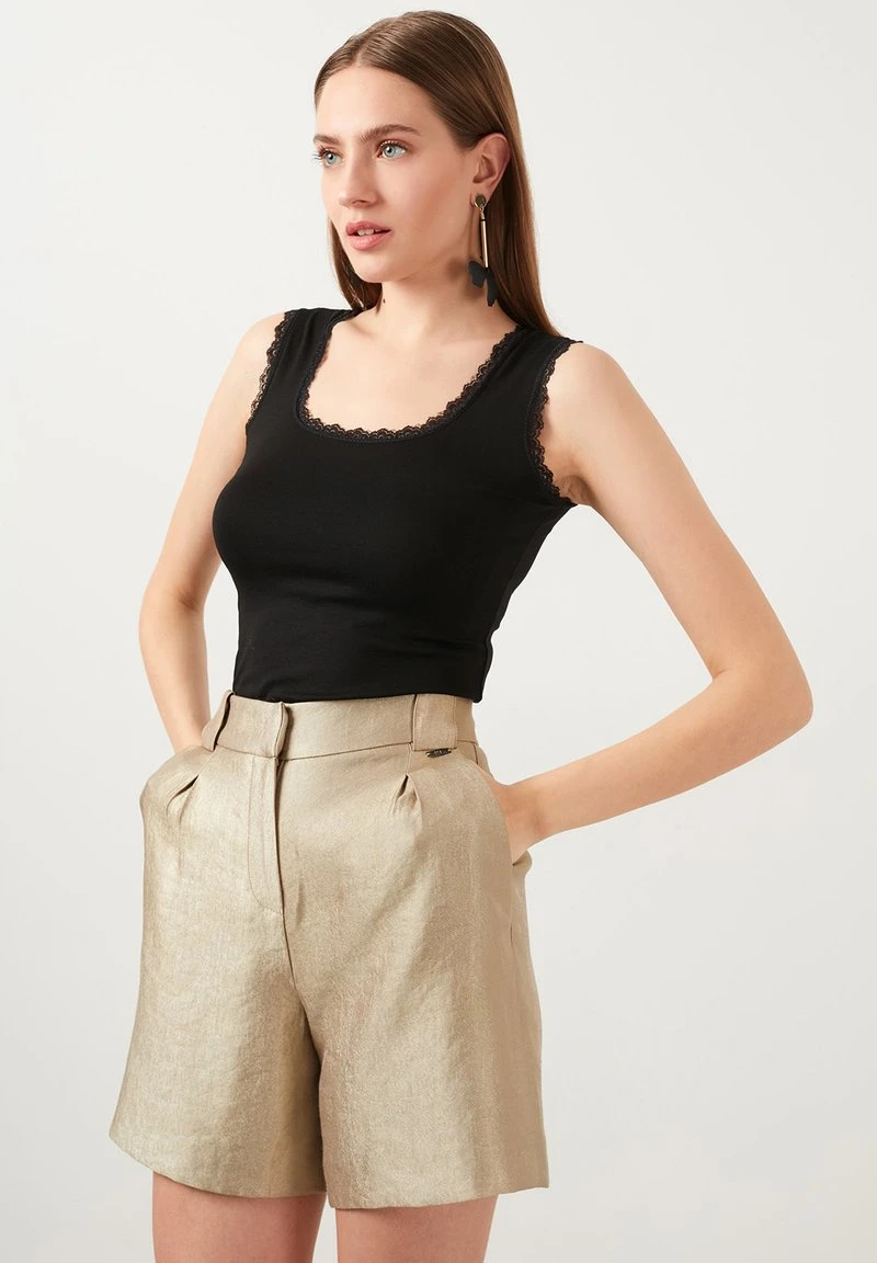 LELA SQUARE NECK LACE DETAILED ATHLETE - Top - Black 6 LELA SQUARE NECK LACE DETAILED ATHLETE - Top - Black – Bild 4