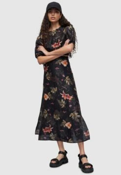 Modekleidung -Modekleidung 6d4e332dc4a3499e98ef453da273c0cd