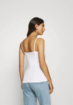 Anna Field 2 PACK - Top - White/black 10 Anna Field 2 PACK - Top - White/black -Modekleidung 75f476cf5f4e4cbba8c6d13bba711e24