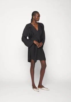 By Malene Birger AVANNA - Freizeitkleid - Black 10 By Malene Birger AVANNA - Freizeitkleid - Black -Modekleidung 8247bef2714545cbbfc1b25569444fd5