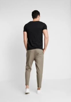 Pier One T-Shirt Basic - Black -Modekleidung 83b916fdf5444d9ba8380d809f888082