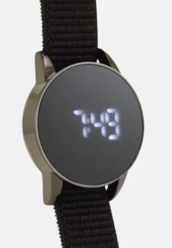 Pier One Digitaluhr - Black 11 Pier One Digitaluhr - Black -Modekleidung 91a3416d7d044fd4b60c1ebc2246a5ec