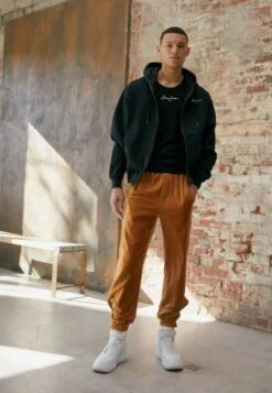 Sean John SCRIPT LOGO ESSENTIAL - Jogginghose - Cognac