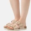 Pier One LEATHER - Pantolette Flach - Beige -Modekleidung 98cc450a5d874ddda1e7aca019439050