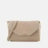 Anna Field LEATHER - Clutch - Taupe 1 Anna Field LEATHER - Clutch - Taupe -Modekleidung a5f4431c1d2e458ea602b72891a5068e