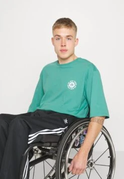 YOURTURN UNISEX - T-Shirt Print - Green 11 YOURTURN UNISEX - T-Shirt Print - Green -Modekleidung c4ee4c172e4a46e4ad5113d156b0c0d5