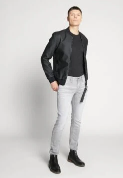 Pier One 2 PACK - Top - White/black 13 Pier One 2 PACK - Top - White/black -Modekleidung c5e3985593c9463f9e29b52b32961a9d 1