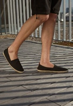 Pier One RENA ESPADRILLE UNISEX - Espadrille - Black 10 Pier One RENA ESPADRILLE UNISEX - Espadrille - Black -Modekleidung cb806f944ebf47a1be125d225ca7178e