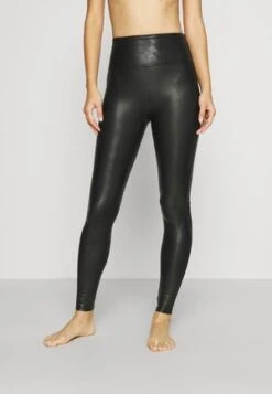 Spanx FAUX LEATHER MOTO LEGGINGS - Leggings - Strümpfe - Black -Modekleidung cc168e241a1148cabebdf661ebda73b3