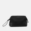 Pier One Kosmetiktasche - 802 - Black -Modekleidung cd260d4e40ee4dc38ee533db4dc63900