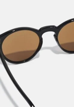 Pier One UNISEX - Sonnenbrille - Black/blue 10 Pier One UNISEX - Sonnenbrille - Black/blue -Modekleidung da9c902c3c0f42ed9cb742aef3377db0