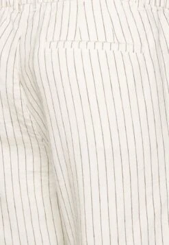 Pier One LINEN BLEND DRAWCORD SHORTS - Shorts - Off-white -Modekleidung f49c7de0cfa048f4bc002dc26d1abcb2