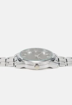 Pier One Uhr - Silver-coloured 10 Pier One Uhr - Silver-coloured -Modekleidung f4cc038a276e4f35a2d771c4e264025b