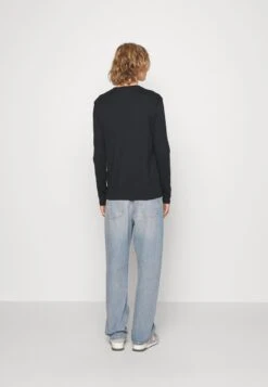 Pier One 5 PACK - Langarmshirt - White/dark Blue/black -Modekleidung f535302a43fa4b80a1a3b6c44bddcdfe