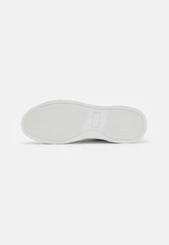 Pier One UNISEX - Sneaker Low - White -Modekleidung f8e8249702ff4ae595b1f702a4c7b8c5